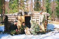 Вот такие избушки строят браконьеры на территории заповедника. Фото © WWF России/Игорь Калмыков