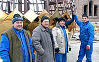Строители православного храма в Кызыле. Тува. Фото Виталия Шайфулина