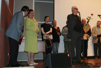 Али Хамраев выступает на церемонии вручения Призов киноклуба Русский путь по итогам показов 2006 года. Фото Даниэля Алльговера