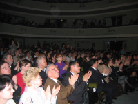 Public applauding Tuvan Lear. Photo by Dina Oyun