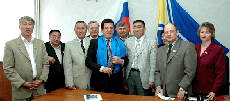 Иосиф Кобзон с депутатами тувинского парламента. Фото пресс-службы парламента
