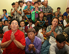 Tuvans pray for Dalai'Lama's visit. Courtesy to savetibet.ru