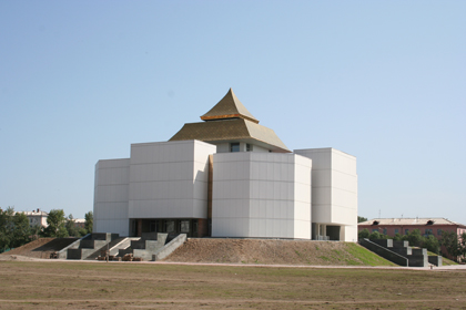 Новое здание Тувинского национального краеведческого музея. Кызыл. Фото Даниэля Алльгоевера