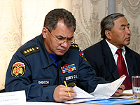 Sergei Shoigu, Eergency minister of Russia, and Sherig-ool Oorzhak, prime-minister of Tuva. Photo from official site of Tuva