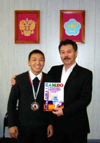 Альберт Монгуш - победитель мирового первенства среди студентов по самбо