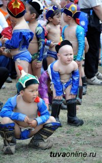 В Туве в детском турнире по борьбе хуреш установлен рекорд по количеству участников – почти тысяча детей