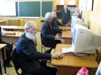 В День пожилых людей бабушек и дедушек Тувы приглашают в компьютерные залы