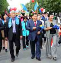Глава Тувы и спикер парламента поздравили жителей республики с Первомаем