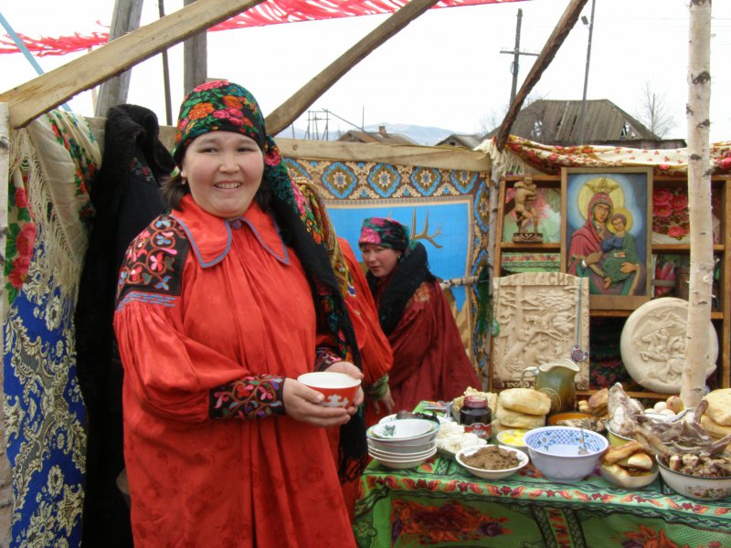 Хакасские блюда. Айран у хакасов. Национальная кухня Хакасии. Традиционная еда хакасов. Хакасские блюда хакасские национальные.