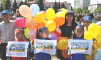 Тувинские дети  получили в подарок от Ларисы Шойгу и Алексея Пиманова 1500 эскимо