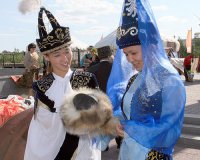 Тувинский горловик выступил на фестивале кочевников мира в Астане