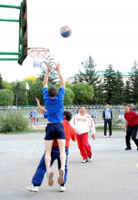В Кызыле в День Физкультурника пройдут соревнования по стритболу «Оранжевый мяч»