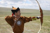 Аян Монгуш и Сайлык Саржат-оол - чемпионы Наадыма в стрельбе из лука по кеглям