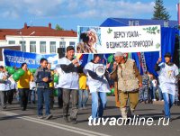 Более 50 праздничных колонн встретили парадом День Города