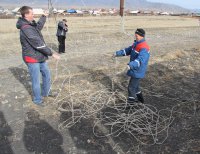 В Туве дачники «прикрыли» заасфальтированной автодорогой нелегальный электропровод