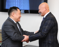 В Туву по приглашению главы региона прибыл профессор Женишбек Назаралиев