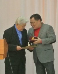 Таан-оолу Хертеку вручен Диплом «За вклад в развитие тувинской журналистики»