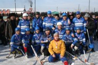 Хоккеисты села Аксы-Барлык выиграли Чемпионат Тувы по хоккею с мячом