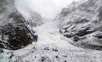 В Туве возобновлены поиски последнего из шести подростков, попавших под снежную лавину