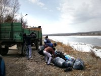 Добровольцы, убравшие в Кызыле берег Енисея, получили Карты Добра