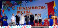 Первомай в столице Тувы собрал в праздничные колонны тысячи кызылчан