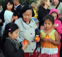 В Туве в День памяти и скорби поминальные свечи были зажжены от освященного в буддийском и православном храмах огня