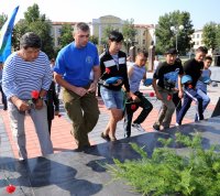 День ВДВ десантники в Туве отметили возложением цветов к памятнику павшим в Великой Отечественной войне