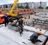 Строителям в возведении четырех «пятиэтажек» в Кызыле помогают студотрядовцы