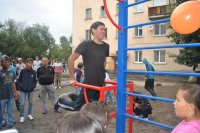 В Кызыле новые дворовые турники выявляют первых чемпионов, а их рекорды обсуждает группа ВКОНТАКТЕ