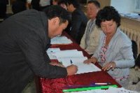 В числе первых проголосовал на выборах в Кызыле мэр города Владислав Ховалыг