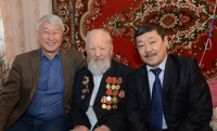100-летний юбилей легендарного фронтовика сдружил школьников Кызыла, Чыргаланды, Сосновки и Сарыг-Сепа