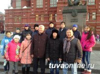 11 детей-сирот из Эрзинского и Тес-Хемского районов вернулись с главной новогодней елки страны