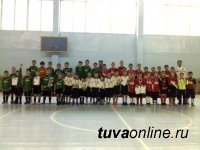 Первоклашки из Тувы заняли 3-е место на первенстве Черногорска по мини-футболу, показав самый результативный футбол