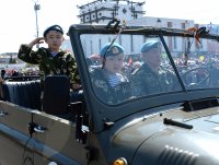 В столице Тувы Парад Победы прошел в особой торжественной атмосфере! "Бессмертный полк" собрал более 600 участников!