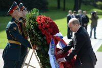 Президент России поздравил жителей Тувы с Днем Победы
