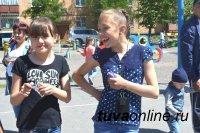 Детвору Кызыла продолжают обеспечивать детскими площадками