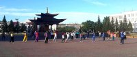 В субботу участники утренней зарядки в центре Кызыла подарят жителям Левобережных дач праздник спорта