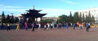 В субботу участники утренней зарядки в центре Кызыла подарят жителям Левобережных дач праздник спорта