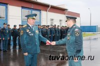 60 сотрудников МЧС Тувы отмечены ведомственными наградами в связи с 88-й годовщиной пожарной охраны в республике