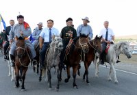 Въезжающих в самый южный приграничный район Тувы - Эрзинский - встречают "Небесные ворота"