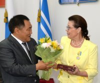 В Туве юбилейные торжества начались с вручения государственных наград