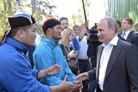 Путин посмотрел на схватку Слона с Исполином