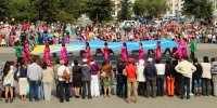 По улицам Кызыла в течение 2 часов прошествовали праздничные колонны парада к 100-летию столицы Тувы По улицам Кызыла в течение 2 часов прошествовали праздничные колонны парада к 100-летию столицы Тувы