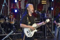 Мировая звезда этно-рок-музыки Альберт Кувезин избран в парламент Тувы