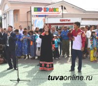 Глава города Дина Оюн вручила юбилейные знаки и денежные премии лучшим благоустроителям Кызыла