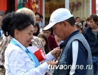 Глава города Дина Оюн вручила юбилейные знаки и денежные премии лучшим благоустроителям Кызыла