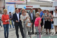 Глава города Дина Оюн вручила юбилейные знаки и денежные премии лучшим благоустроителям Кызыла