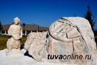 Пресс-тур по новым скульптурам юбилейной столицы Тувы