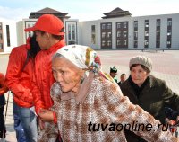 Активисты ОНФ в Туве поздравили ветеранов с Днем пожилых людей