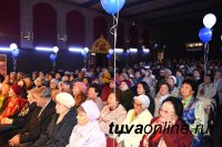 В День пожилых людей в микрорайонах Кызыла были организованы концерты и чаепития